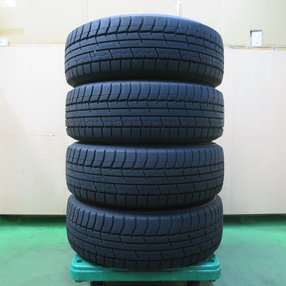 バリ溝!23年!キレイ!9.5分★スタッドレス 225/65R17 トーヨー ウインター トランパス TX VELVA SPORTZ ヴェルヴァ 17インチ PCD114.3/5H★5082101イス