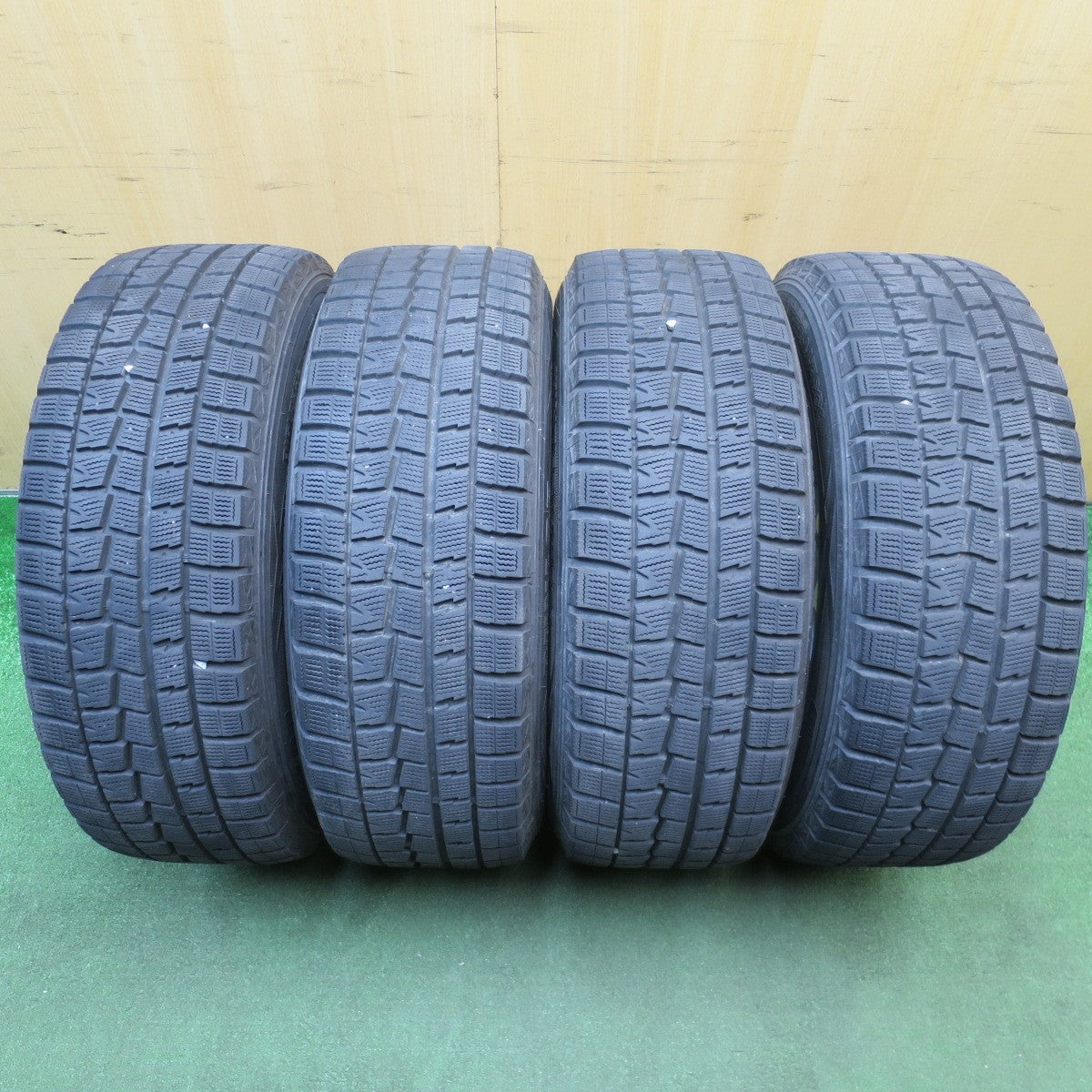 バリ溝!キレイ!9.5分★アウディ 等 AGA Nexta 215/60R16 スタッドレス ダンロップ ウインターマックス WM01 16インチ PCD112/5H★6021804NJス
