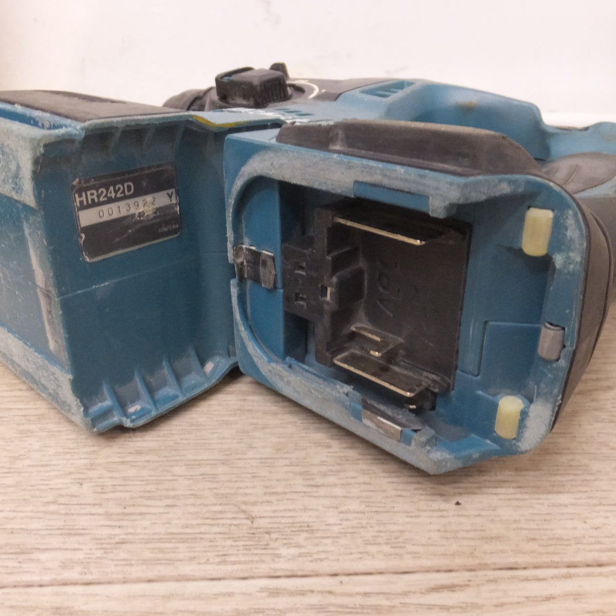 現状品★マキタ makita 24mm 充電式ハンマドリル HR242DRFXV 18V 本体のみ★