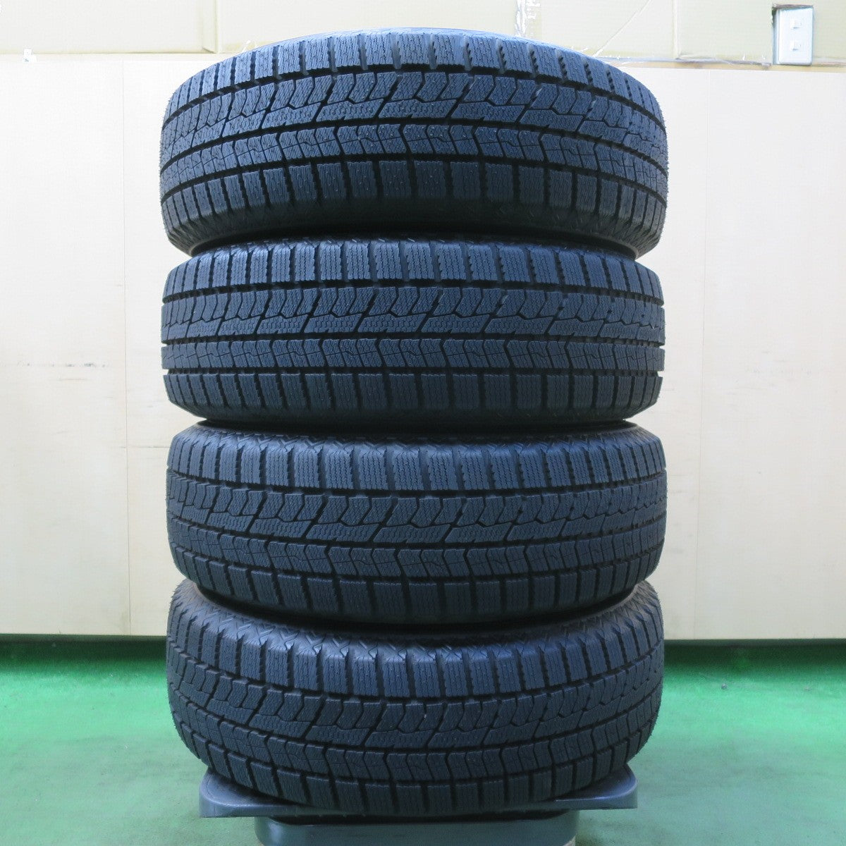 タイヤほぼ未使用!キレイ★スタッドレス 185/70R14 トーヨー オブザーブ GIZ2 FINAL SPEED MiD ファイナルスピード 14インチ PCD100/4H★5043001イス