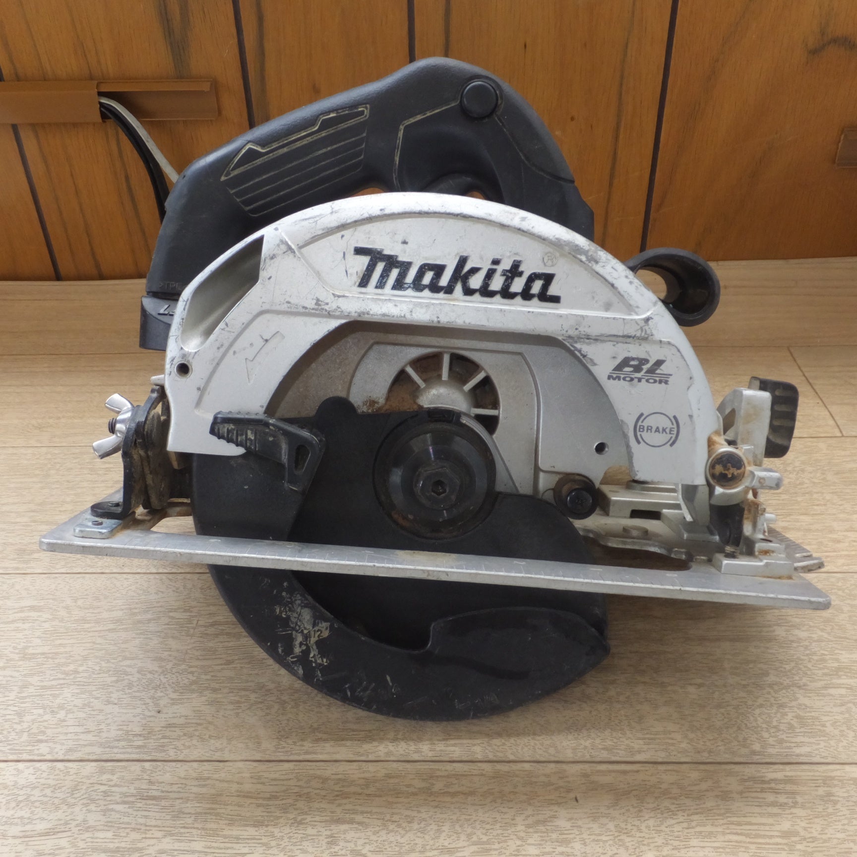 送料無料] ☆マキタ makita 165mm 充電式マルノコ XSH04 18V