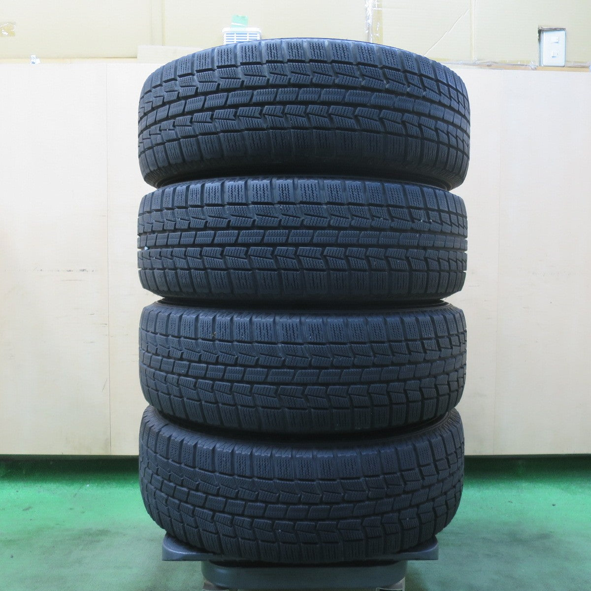バリ溝!キレイ!9分★プリウス 等 195/65R15 スタッドレス オートバックス ノーストレック N3i SCHNEIDER シュナイダー 15インチ PCD100/5H★5122007イス