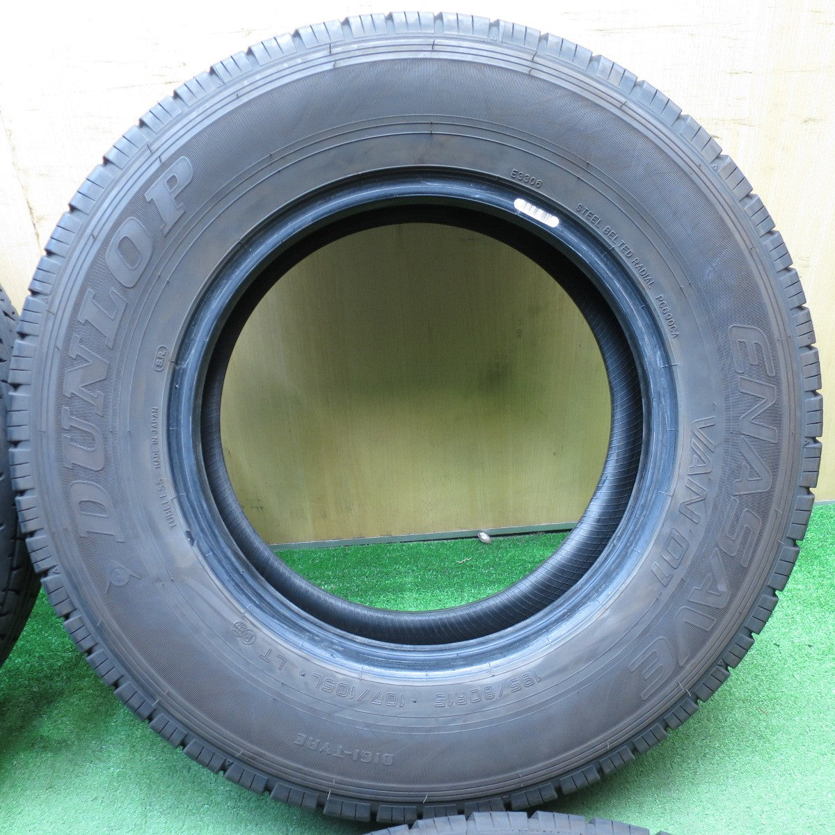 バリ溝!24年!9.5分★195/80R15 107/105L ダンロップ エナセーブ VAN01 タイヤ 15インチ ハイエース キャラバン 等★5041603KKノタ