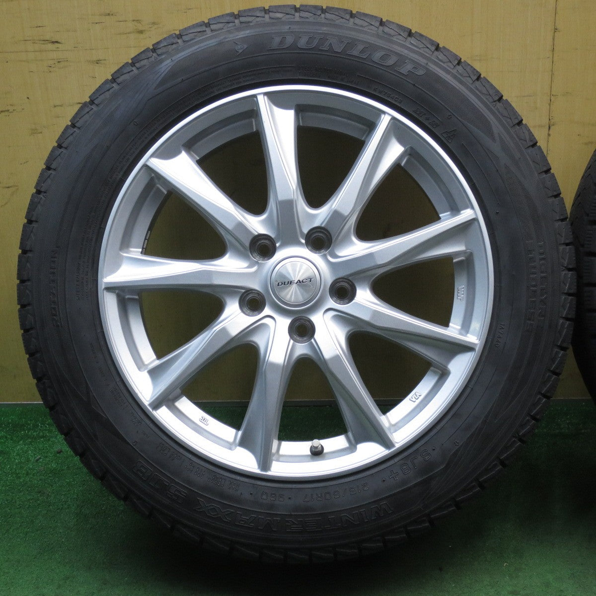 バリ溝!22年!9.5分★スタッドレス 215/60R17 ダンロップ ウインターマックス SJ8+ DUFACT デュファクト 17インチ PCD114.3/5H★5091904NJス