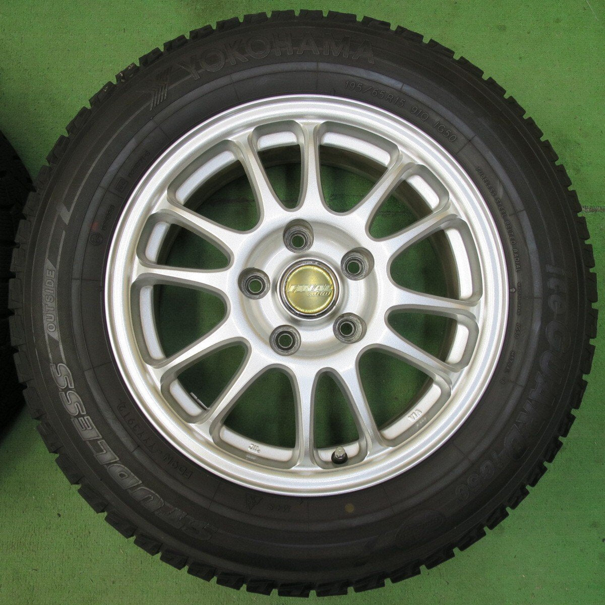 バリ溝!キレイ!9.5分★スタッドレス 195/65R15 ヨコハマ アイスガード iG50 FINAL MIND ファイナル マインド 15インチ PCD114.3/5H★5032403イス