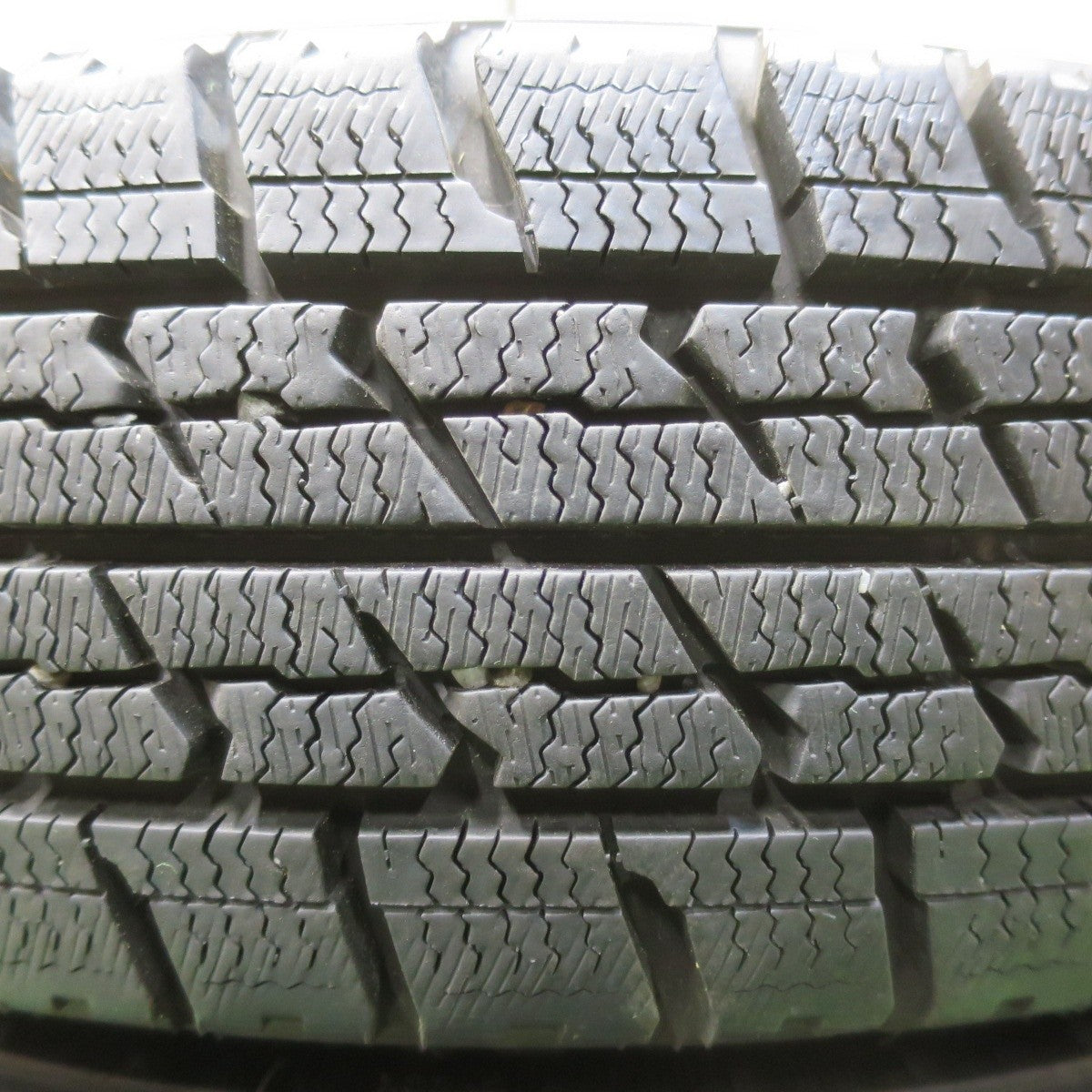 バリ溝!9.5分以上★スタッドレス 145/80R13 グッドイヤー アイスナビ ZEA2 JOKER ジョーカー 13インチ PCD100/4H★5031705イス