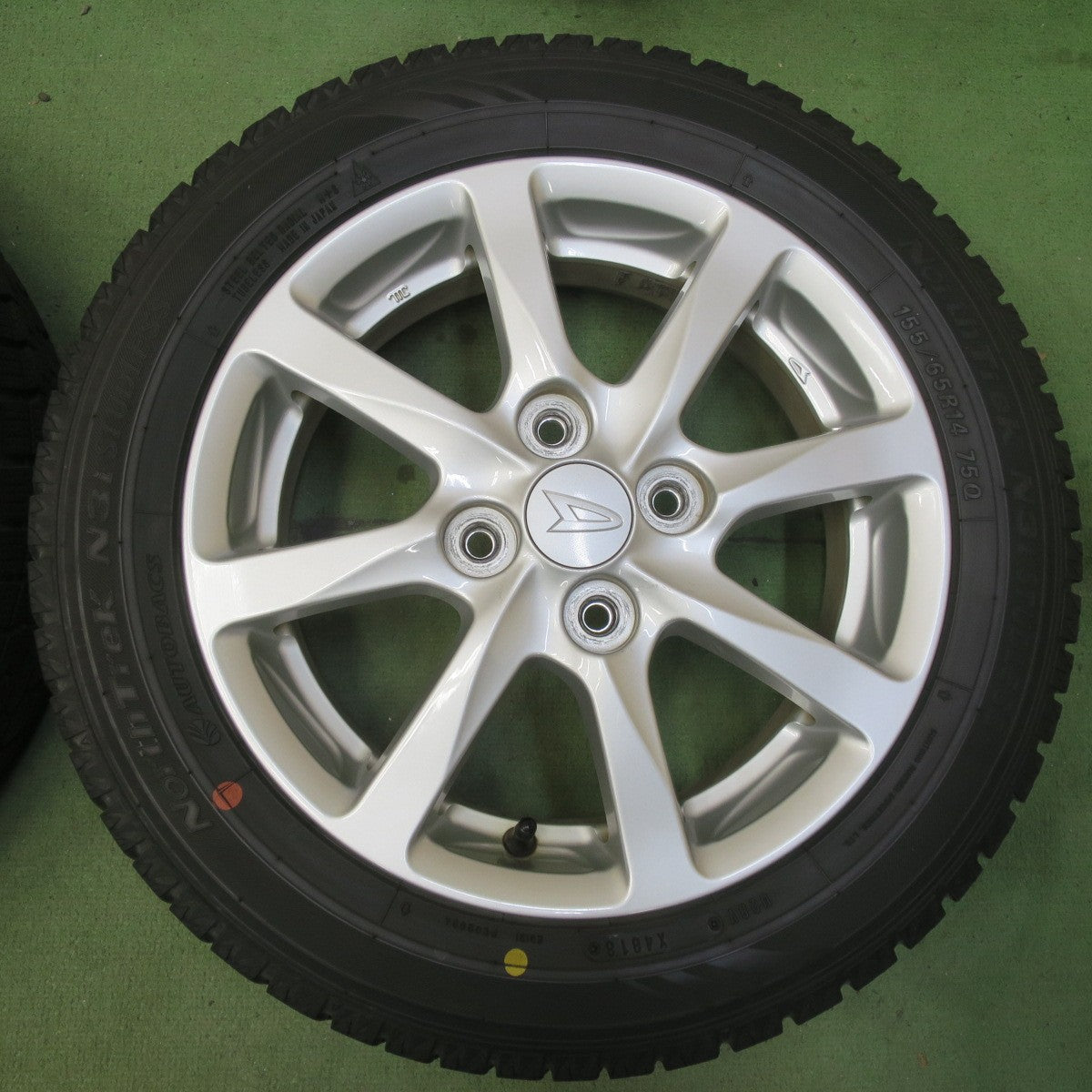バリ溝!9.5分◎ダイハツ タント ムーヴ 等 純正 155/65R14 スタッドレス オートバックス ノーストレック N3i 14インチ PCD100/4H◎6102010イス