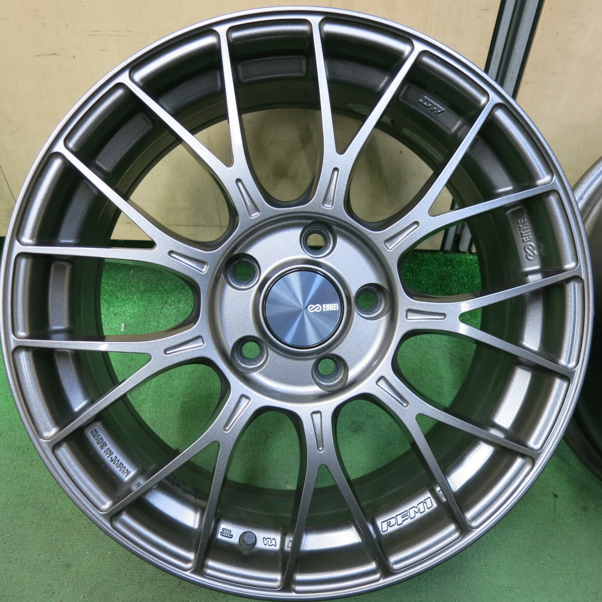 4本価格★ENKEI PFM1 17インチ ホイール エンケイ 17×7J PCD114.3/5H★5051609SYホ