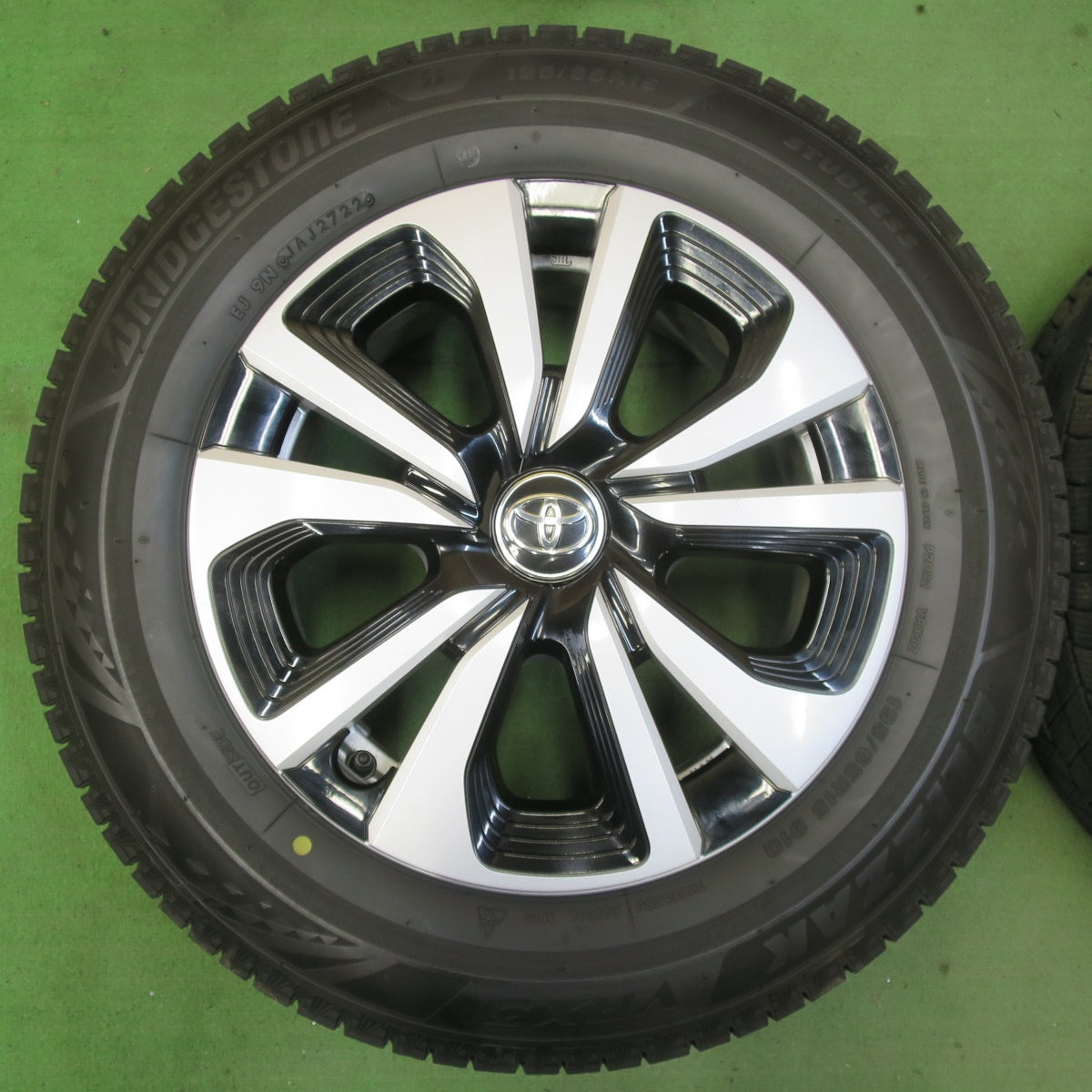 バリ溝!22年!キレイ!9分★トヨタ 50系 プリウス PHV 純正 195/65R15 スタッドレス ブリヂストン ブリザック VRX3 15インチ PCD100/5H★5061803イス