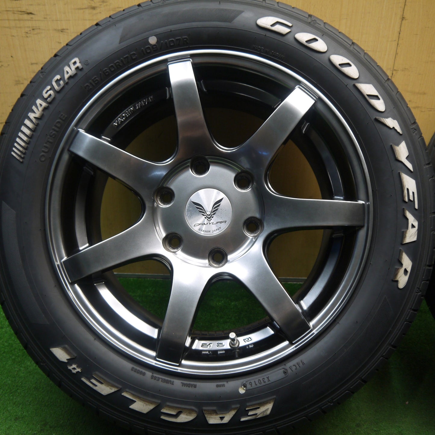 バリ溝!キレイ!9分★CAMYURA GIBSON 215/60R17 109/107R グッドイヤー イーグル #1 ギブソン カミュラ 17インチ PCD139.7/6H★5082605Hノ