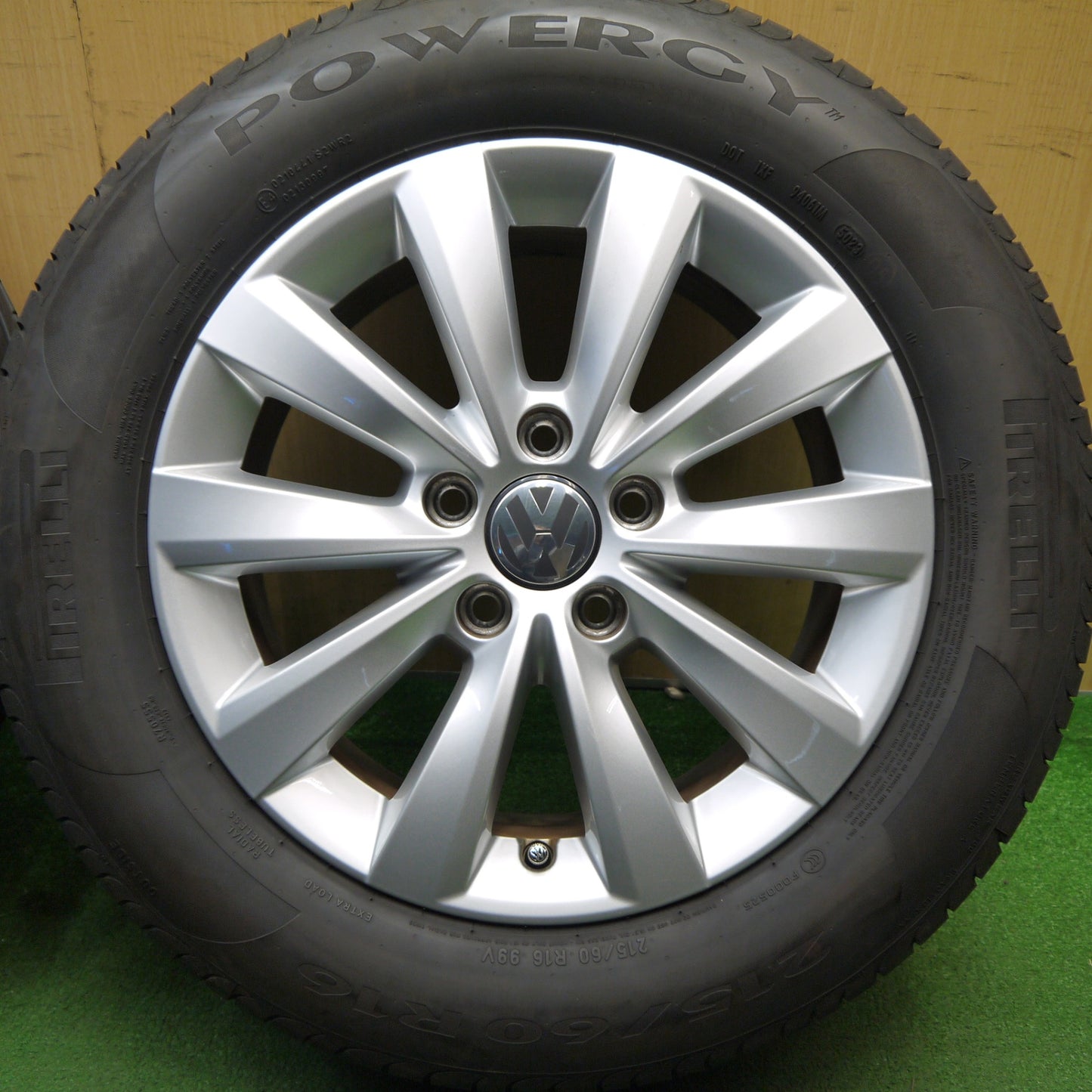 バリ溝!23年!キレイ!9分★ワーゲン ビートル 純正 215/60R16 ピレリ POWERGY パワジー 16インチ PCD112/5H★5042209Hノ