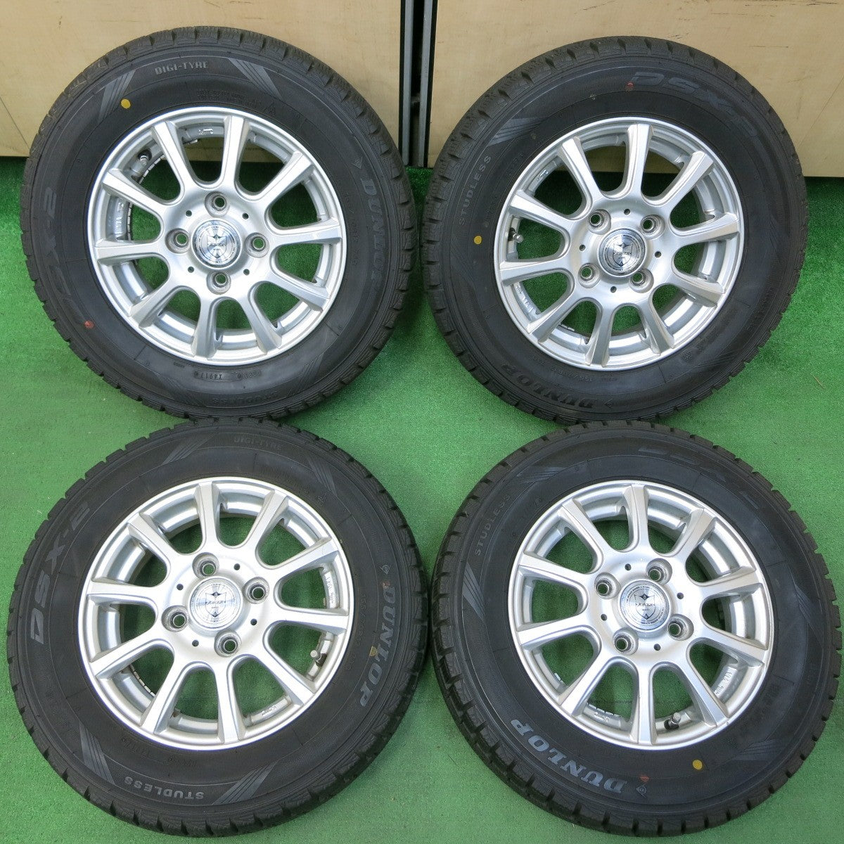 送料無料* バリ溝！ほぼ10分☆スタッドレス 155/70R12 ダンロップ DSX 