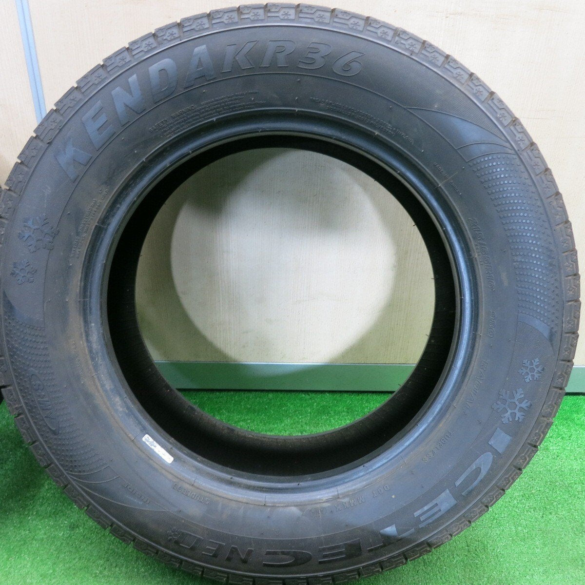 バリ溝!21年!9分★スタッドレス 215/65R16 ケンダ KR36 アイステック ネオ タイヤ 16インチ アルファード ヴェルファイア 等★4121804TNスタ