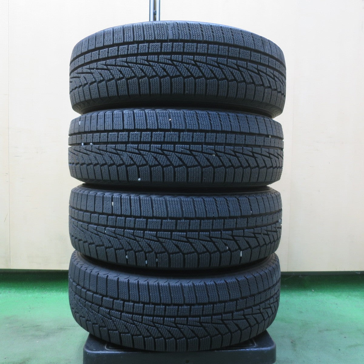 ほぼ未使用!25年◎トヨタ アクア 純正 175/65R15 スタッドレス ハンコック ウインター アイセプト IZ2A 15インチ PCD100/4H◎6070106イス