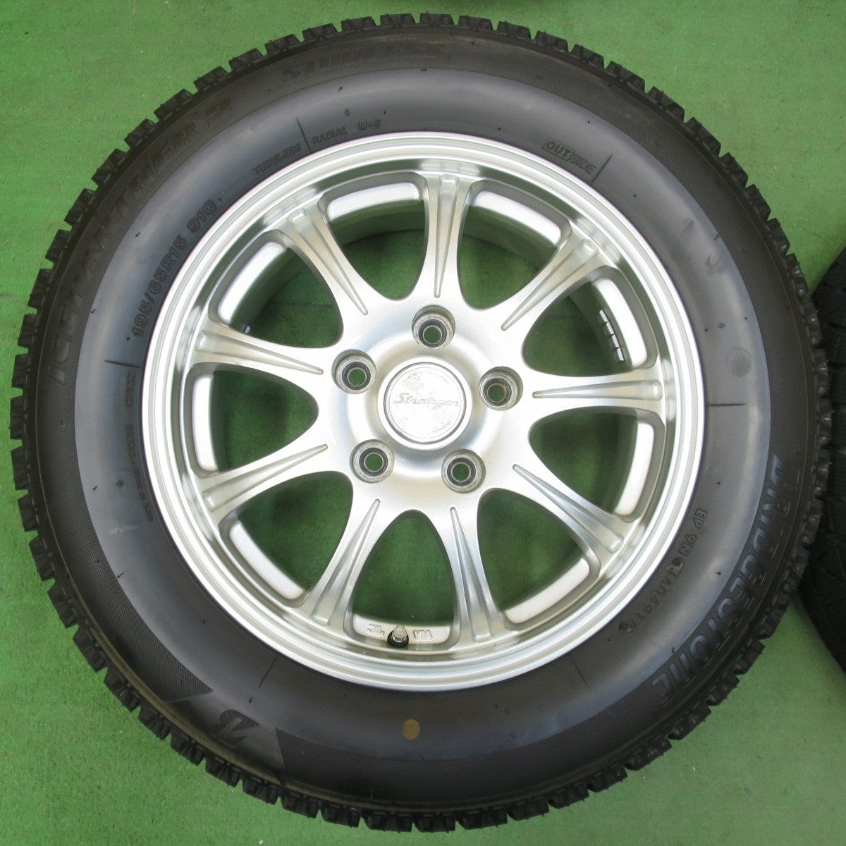 超バリ溝!キレイ!ほぼ10分★スタッドレス 195/65R15 ブリヂストン アイスパートナー2 Stranger ストレンジャー 15インチ PCD114.3/5H★5021118イス