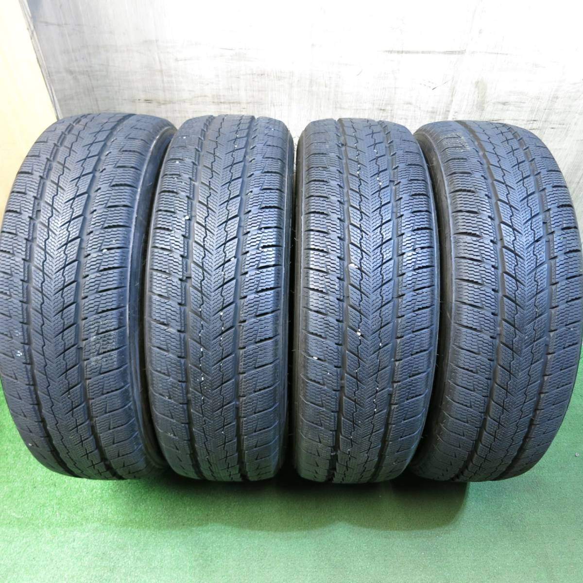 バリ溝!20年!9.5分★スタッドレス 225/65R17 ダヴァンティ WINTOURA SUV タイヤ 17インチ フォレスター XV 等★3032811Hスタ