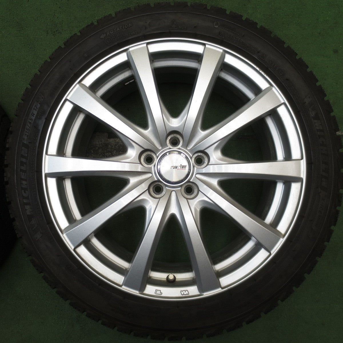 バリ溝!22年!キレイ!9.5分★プリウス 等 215/45R17 スタッドレス ミシュラン X-ICE SNOW ravrion RS01 ラブリオン 17インチ PCD100/5H★5091101NJス