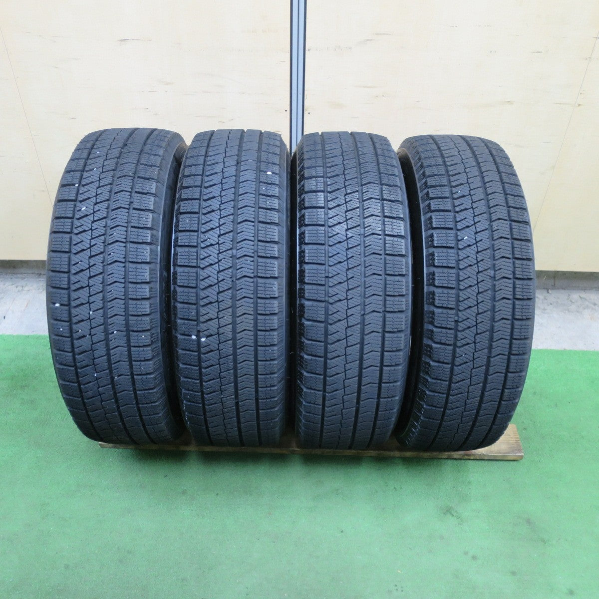 バリ溝!23年!キレイ!9.5分★プリウス 等 195/65R15 スタッドレス ブリヂストン ブリザック VRX2 SCHNEIDER シュナイダー 15インチ PCD100/5H★6040605TTス