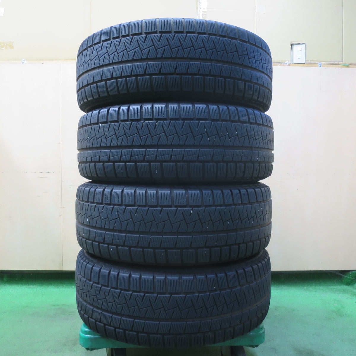 キレイ★スタッドレス 215/60R17 ピレリ アイスアシンメトリコ プラス SCHNEIDER MiD シュナイダー 17インチ PCD114.3/5H★5081803イス