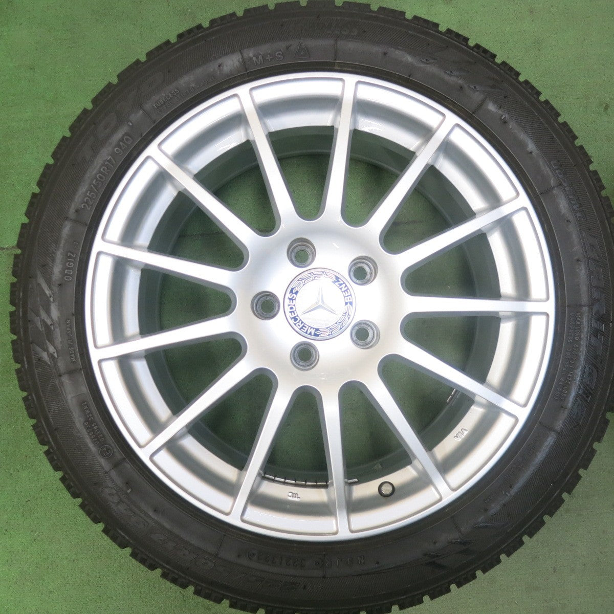 バリ溝!22年!キレイ!9.5分★ベンツ 等 IRVINE F01 225/50R17 スタッドレス トーヨー オブザーブ ガリット GIZ IRVINE F01 アーヴィン 17インチ PCD112/5H★5092602SKス