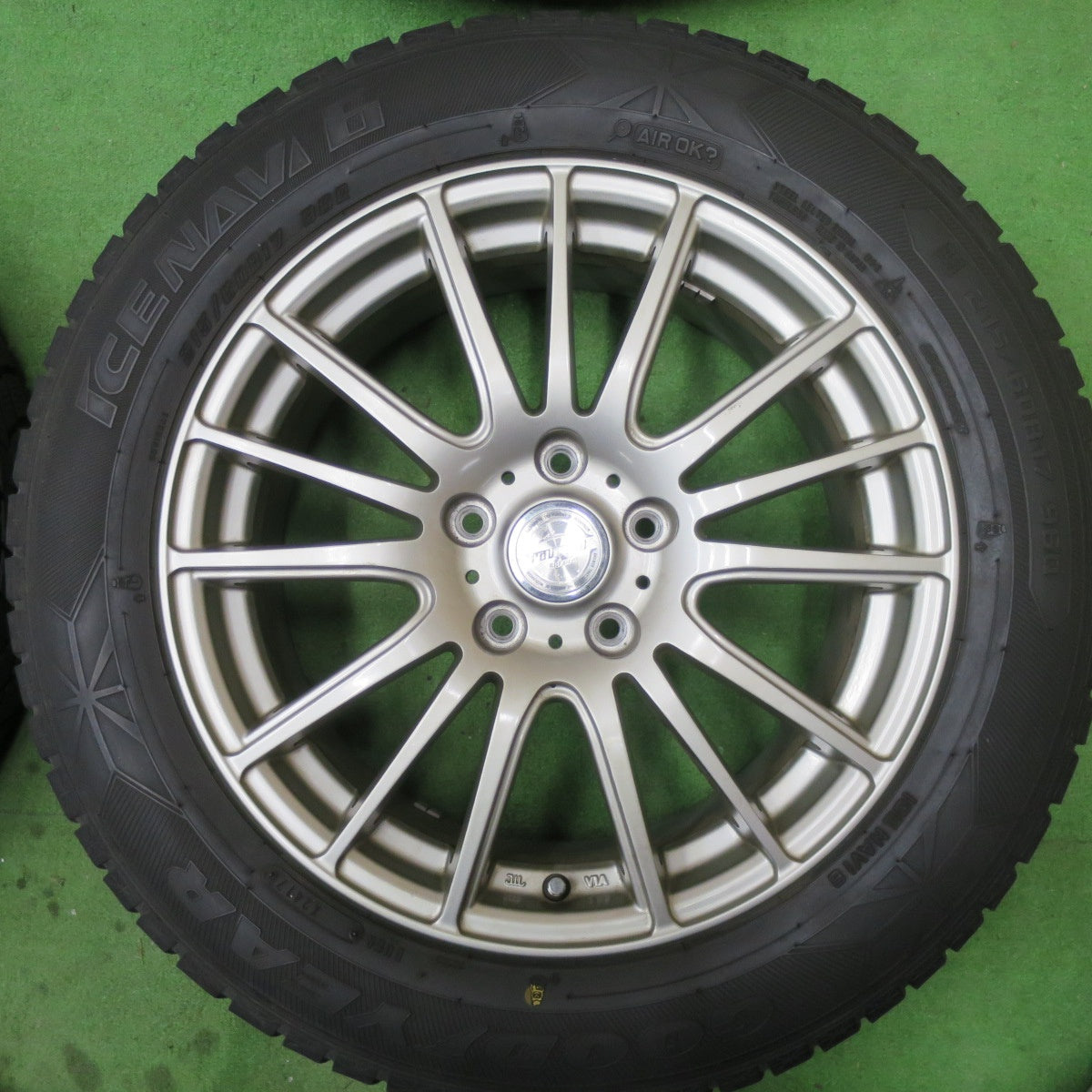 バリ溝!キレイ!8.5分★スタッドレス 215/60R17 グッドイヤー アイスナビ6 ravrion Selzer ラブリオン 17インチ PCD114.3/5H★5052003TTス