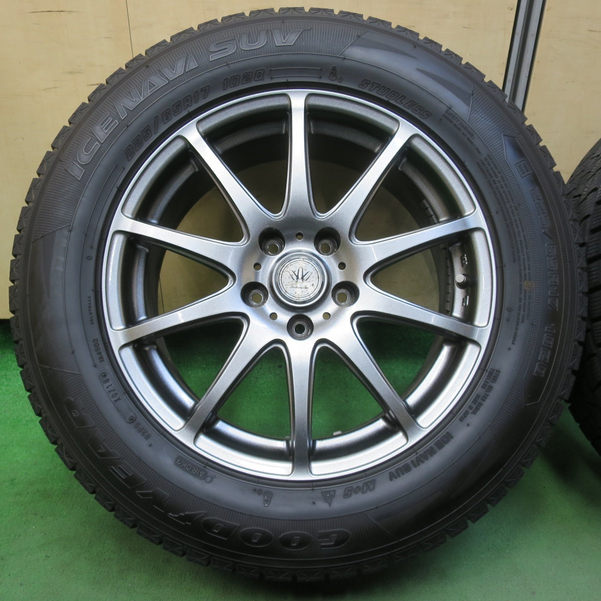 バリ溝!キレイ!9.5分★LOXARNY SPORT BADX 225/65R17 スタッドレス グッドイヤー アイスナビ SUV ロクサーニ スポーツ 17インチ PCD114.3/5H★5100907イス