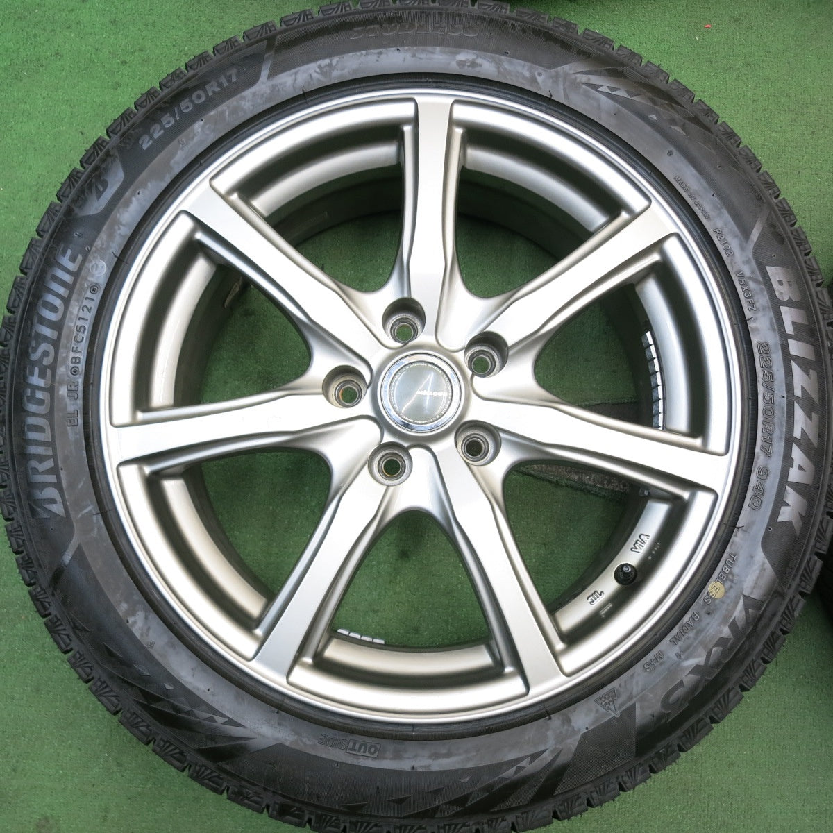 ほぼ未使用!21年!キレイ★スタッドレス 225/50R17 ブリヂストン ブリザック VRX3 MiLLOUS ミルアス 17インチ PCD114.3/5H★5082409HAス