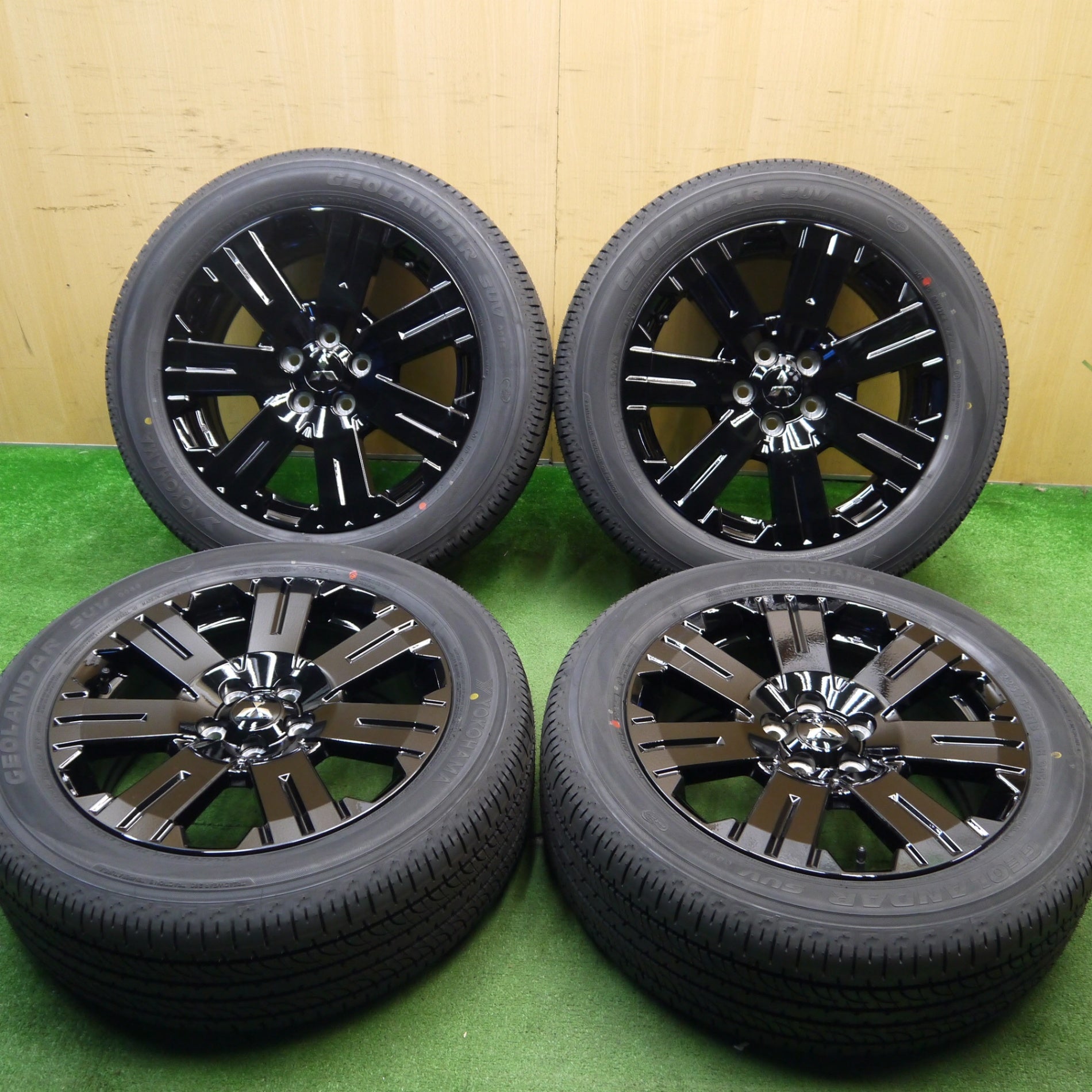 新車外し！24年☆三菱 デリカ D:5 シャモニー 純正 225/55R18