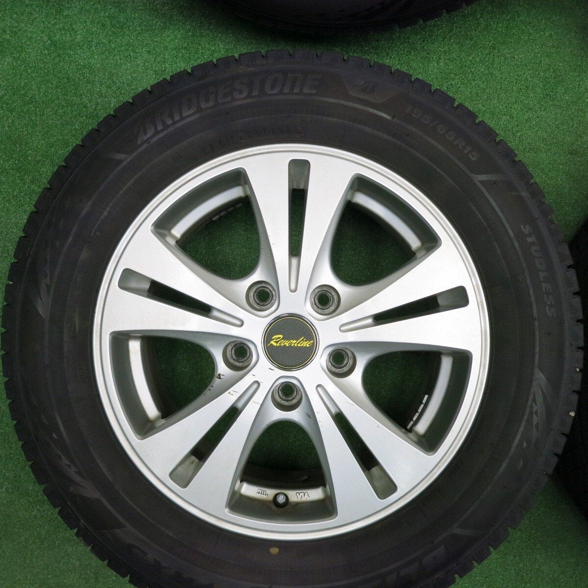 バリ溝!22年!9.5分★スタッドレス 195/65R15 ブリヂストン ブリザック VRX3 Reverline リバーライン 15インチ PCD114.3/5H★4120507TNス