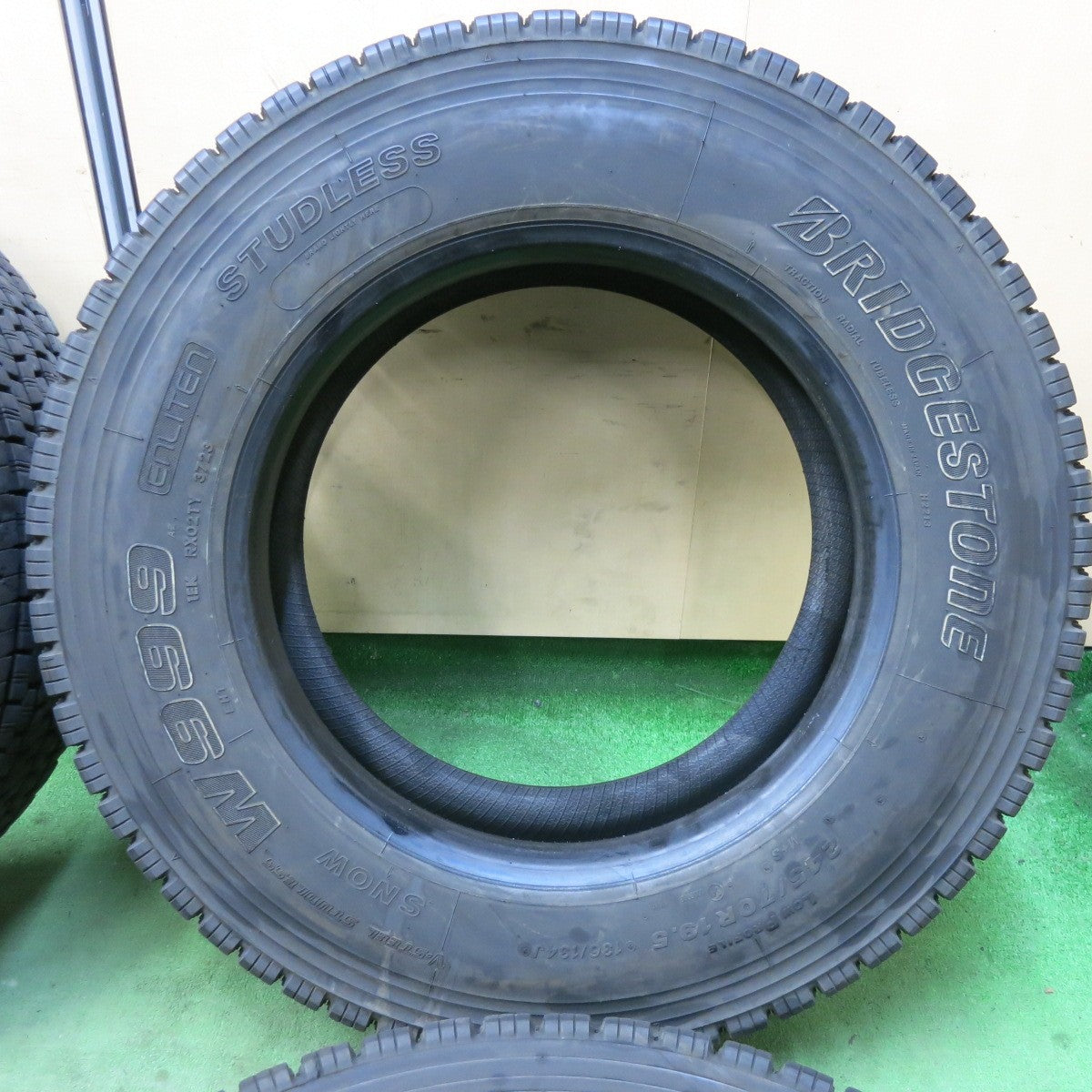 バリ溝!23年!9分★トラック タイヤ 245/70R19.5 136/134J スタッドレス ブリヂストン W999 19.5インチ★5053007SYスタ