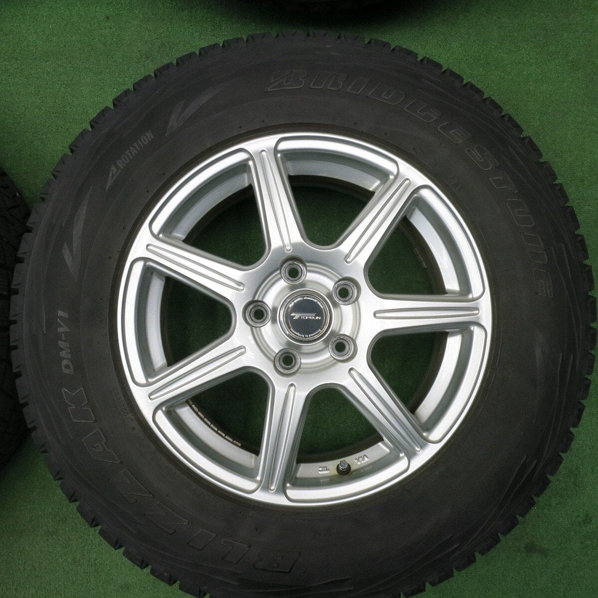 バリ溝!キレイ!9分★スタッドレス 225/70R16 ブリヂストン ブリザック DM-V1 TOPRUN トップラン 16インチ PCD114.3/5H★5020305TNス