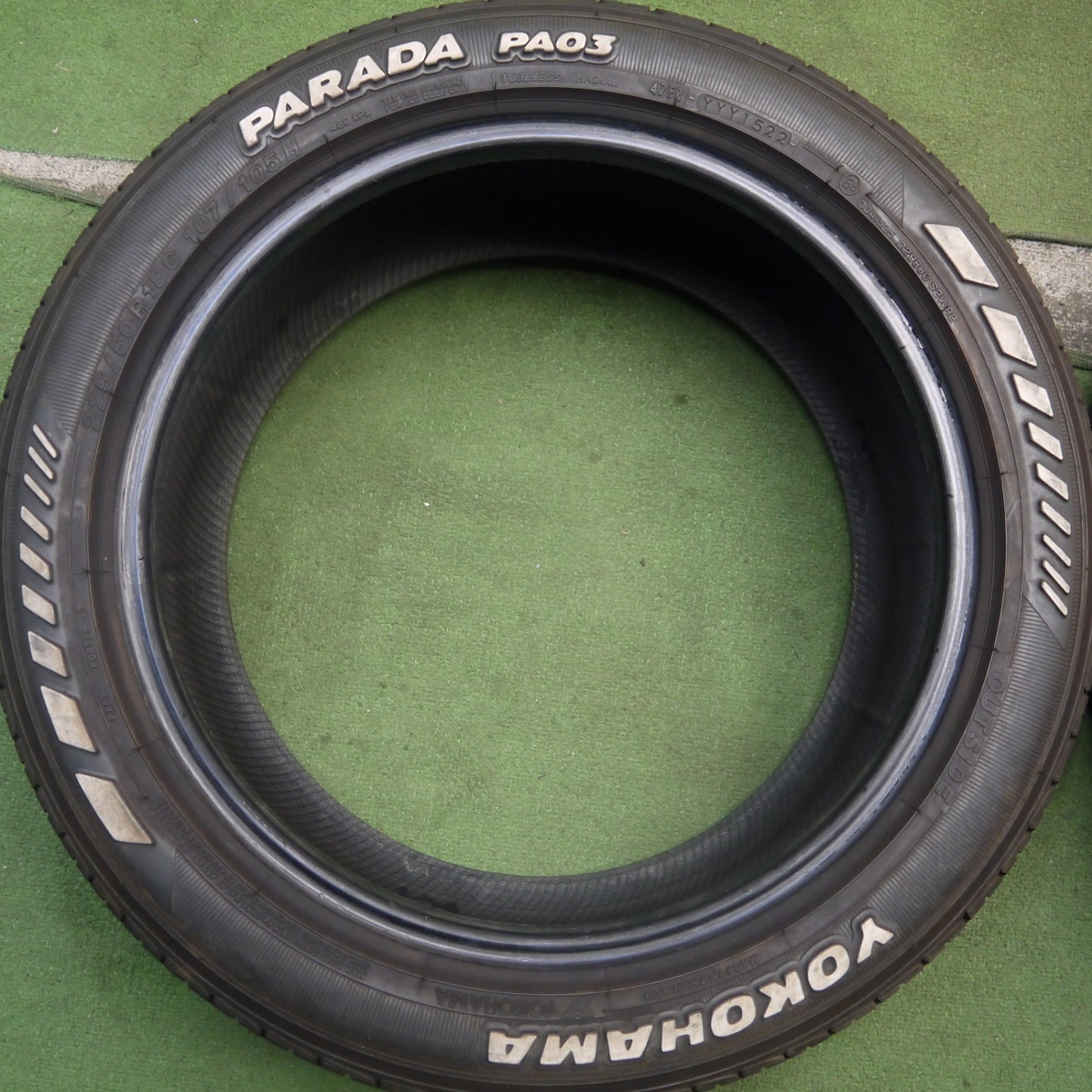バリ溝!22年!9.5分★225/50R18 ヨコハマ PARADA PA03 ホワイトレター タイヤ 18インチ ハイエース キャラバン 等★5090302Hノタ