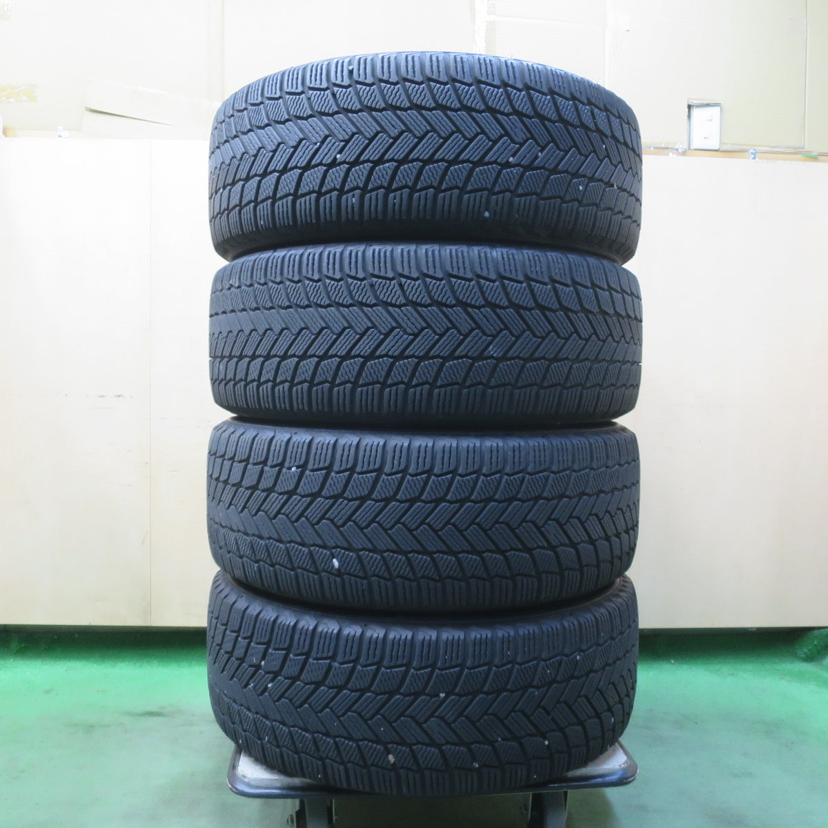バリ溝!キレイ!9分★ボルボ 等 MAK STOCKHOLM 235/55R18 スタッドレス ミシュラン X-ICE SNOW SUV ストックホルム 18インチ PCD108/5H★6042806イス