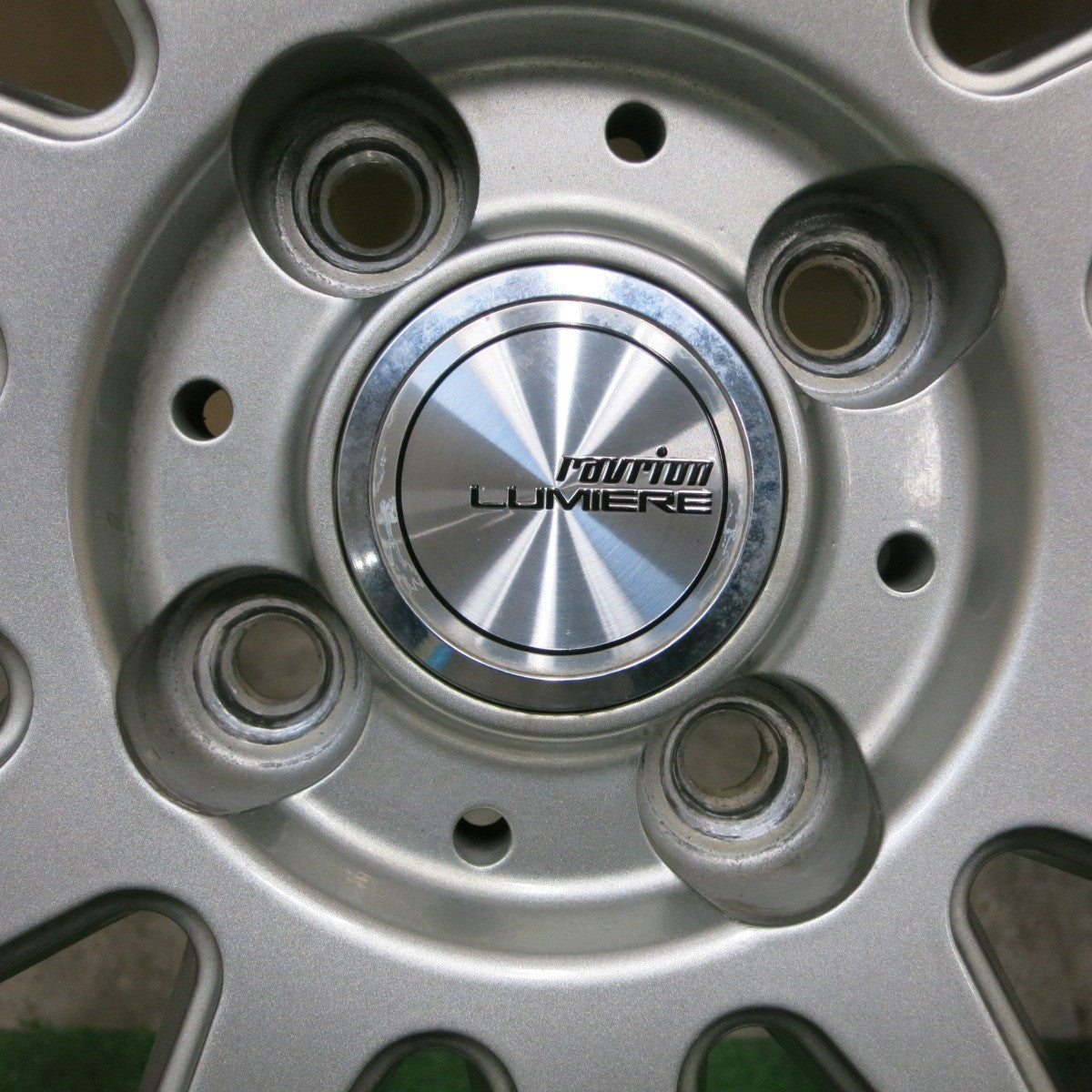 バリ溝!23年!キレイ!9.5分★スタッドレス 185/60R16 ブリヂストン ブリザック VRX3 ravrion LUMIERE ラブリオン 16インチ PCD100/4H★5050201TTス