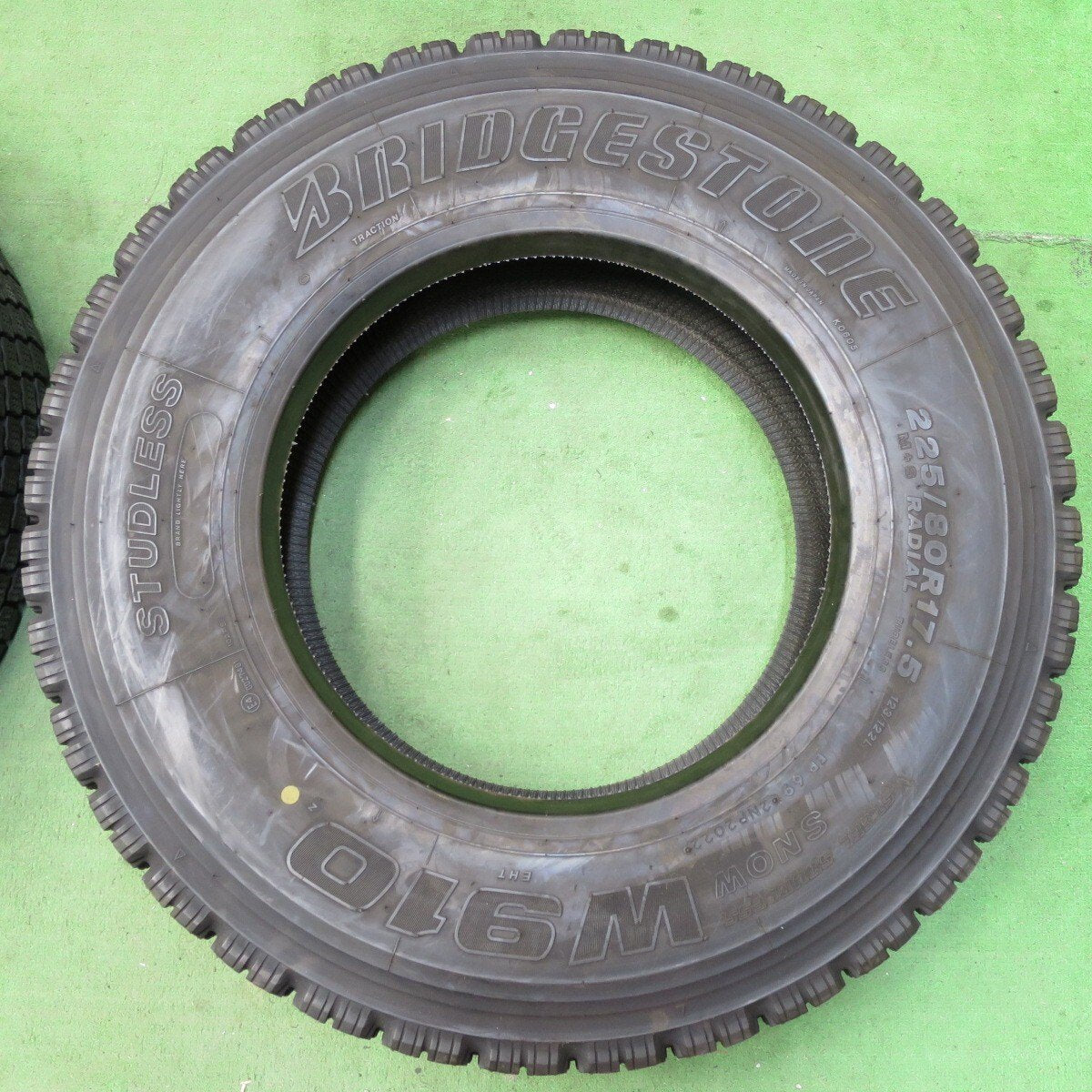 バリ溝!22年!9.5分★トラック タイヤ 225/80R17.5 123/122L スタッドレス ブリヂストン W910 17.5インチ★5021408イスタ