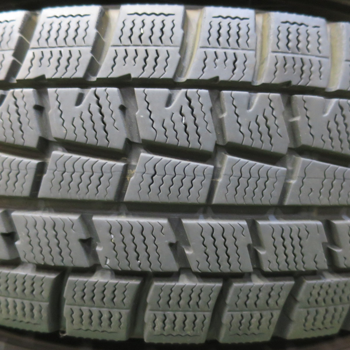バリ溝!キレイ!9.5分★スタッドレス 185/70R14 ダンロップ ウインターマックス WM01 LAUFBAHN ラウフバーン 14インチ PCD100/4H★5093007イス