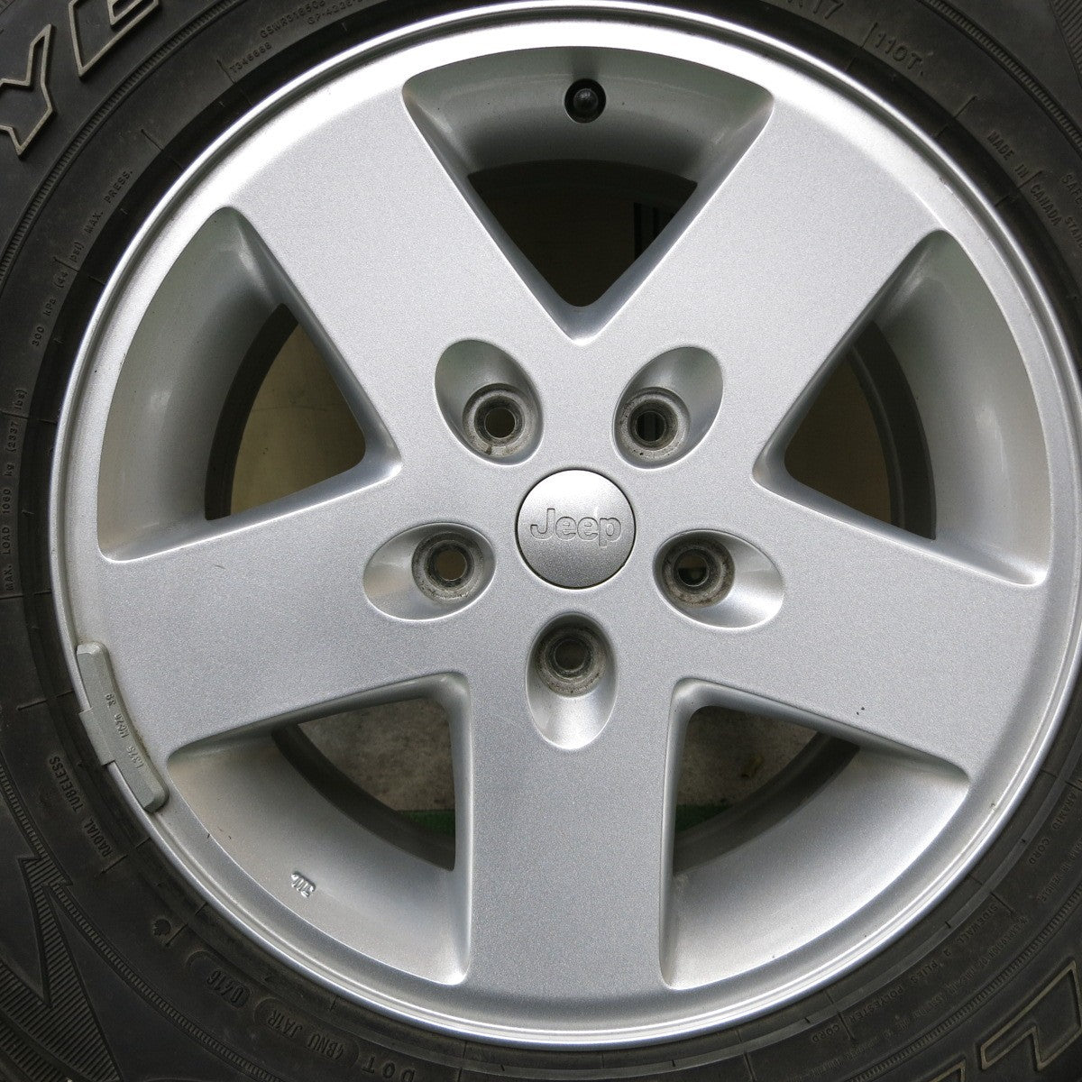 ほぼ未使用!1本★ジープ JK ラングラー 純正 245/75R17 グッドイヤー WRANGLER 17インチ PCD127/5H★5082303ナノ