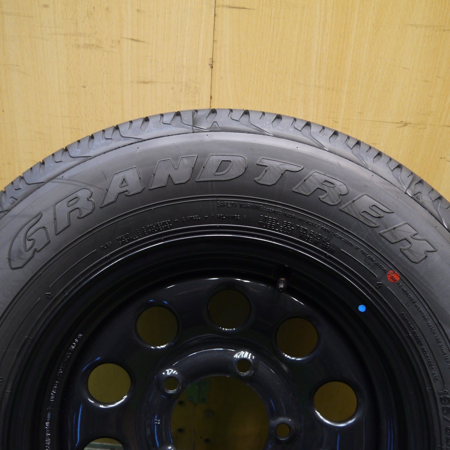 新車外し!24年!1本★スズキ ジムニー シエラ 純正 スチール 195/80R15 ダンロップ AT20 グラントレック スペア 15インチ PCD139.7/5H★5051910Hノ