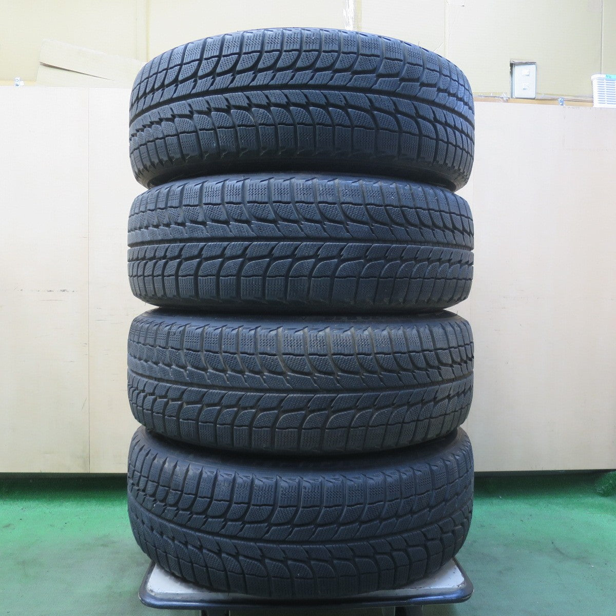 バリ溝!9分◎ランドローバー ディスカバリー 純正 235/70R16 スタッドレス ミシュラン LATITUDE X-ICE 16インチ PCD120.65/5H◎6061204イス