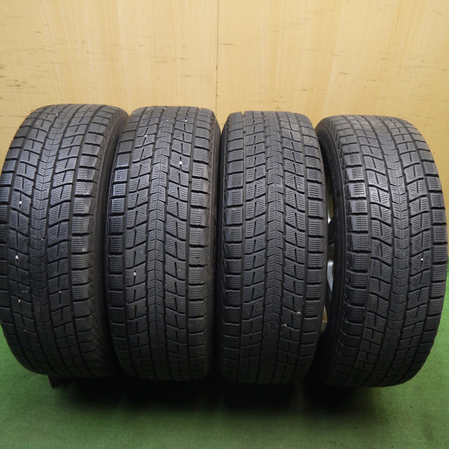 バリ溝!キレイ!9分★スタッドレス 225/60R17 ダンロップ ウインターマックス SJ8 社外 アルミ 17インチ PCD100 114.3/5H マルチ★5071506Hス