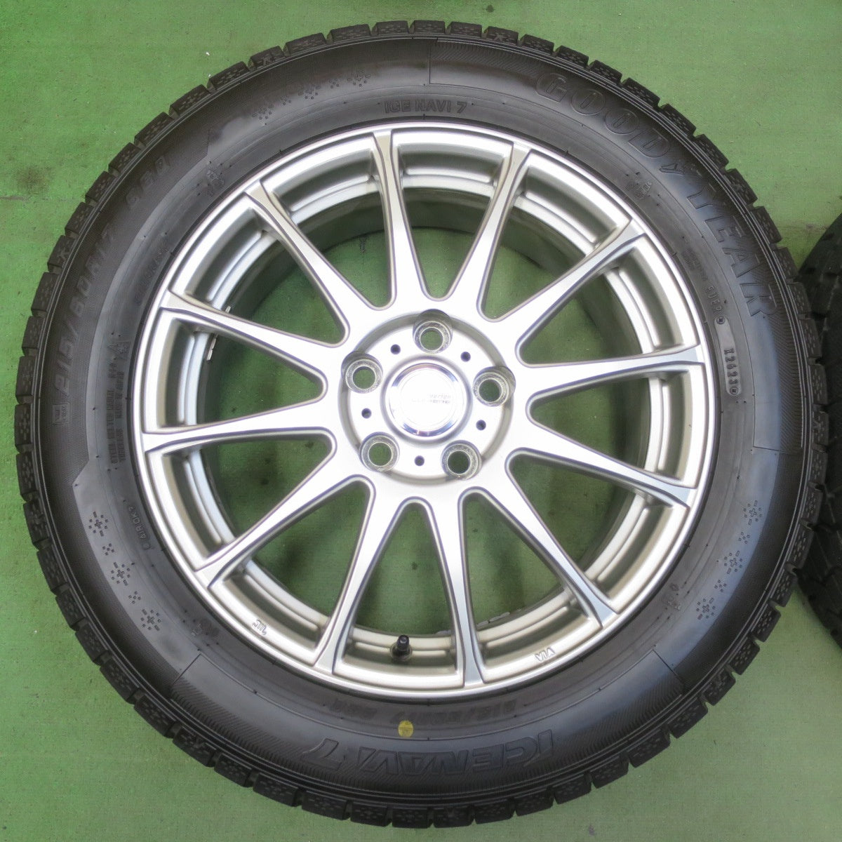 バリ溝!23年!キレイ!9.5分以上★スタッドレス 215/60R17 グッドイヤー アイスナビ7 ravrion LUMIERE ラブリオン 17インチ PCD114.3/5H★5101508イス