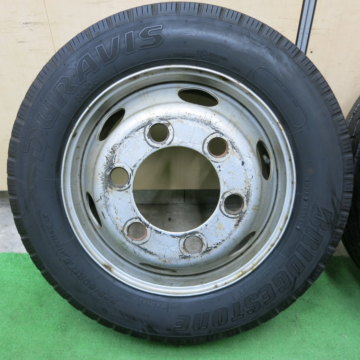 バリ溝!23年!9.5分★トラック 225/60R17.5 116/114N ブリヂストン デュラビス R205 TOPY スチール DURAVIS 17.5インチ 127-9CS PCD222.25/6H★5060303ナノ