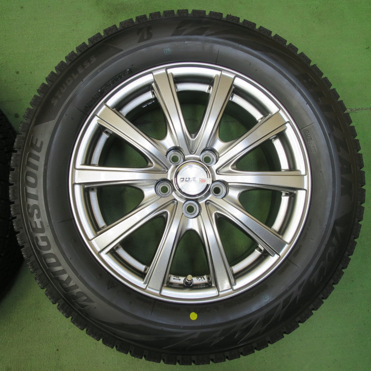 未使用!24年★プリウス 等 195/65R15 スタッドレス ブリヂストン ブリザック VRX2 D.O.S. DOS 15インチ PCD100/5H★5090102イス