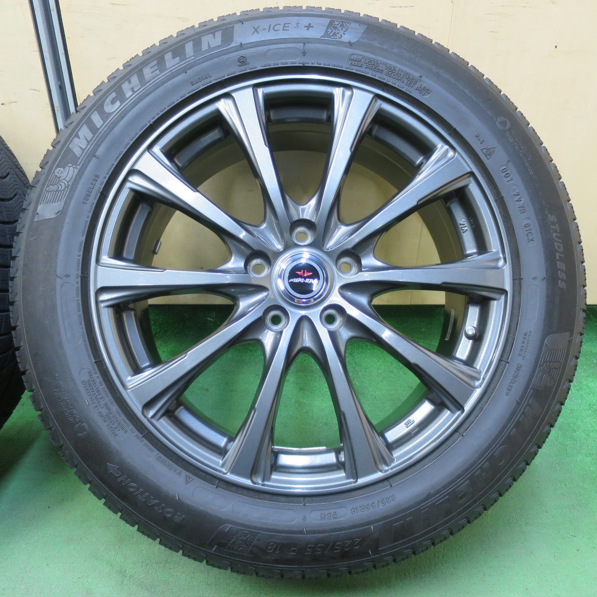 キレイ★スタッドレス 225/55R18 ミシュラン X-ICE3+ AIRNOVA エアノヴァ 18インチ PCD114.3/5H★5082601イス