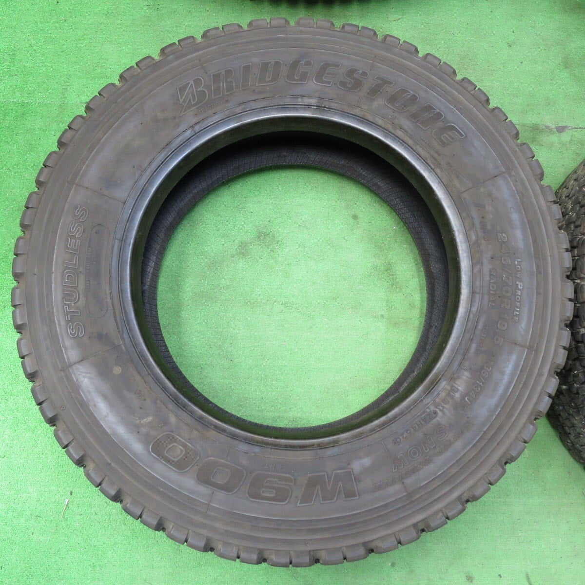 4本価格!20年★トラック タイヤ 245/70R19.5 136/134J スタッドレス ブリヂストン W900 19.5インチ★4080202イスタ