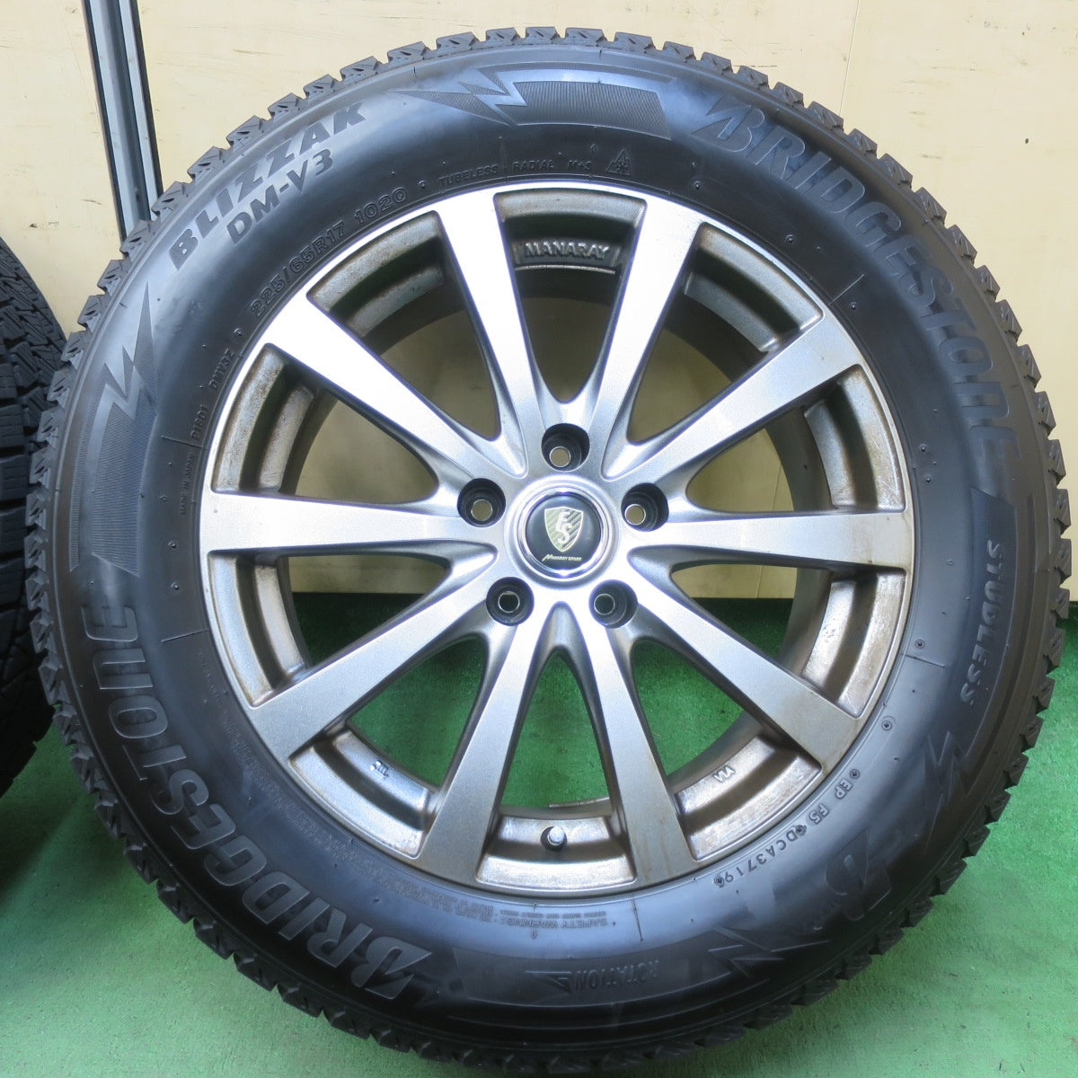 バリ溝!8.5分★スタッドレス 225/65R17 ブリヂストン ブリザック DM-V3 MANARAY SPORT マナレイスポーツ 17インチ PCD114.3/5H★5092608イス