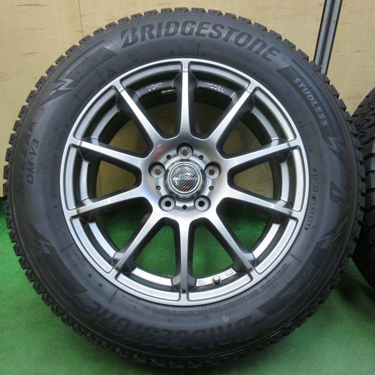 キレイ★スタッドレス 225/65R17 ブリヂストン ブリザック DM-V3 SCHNEIDER シュナイダー 17インチ PCD114.3/5H★5010804イス