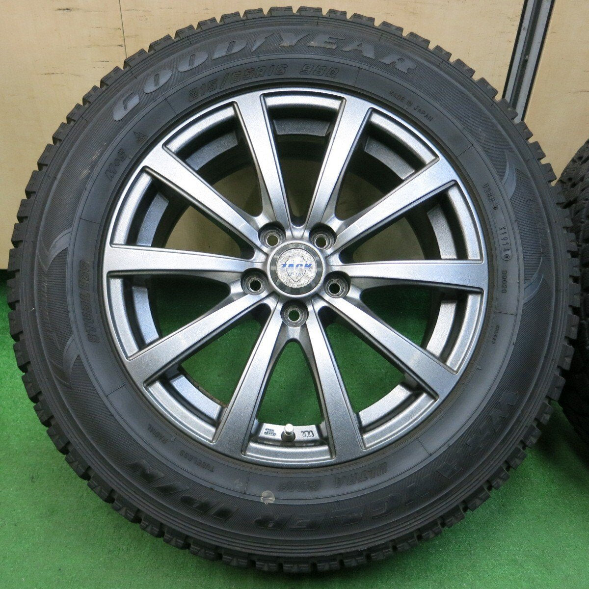 バリ溝!9分★フォレスター等 215/65R16 スタッドレス グッドイヤー ラングラー IP/N ZACK JP-110 PCD100/5H★4042401イス