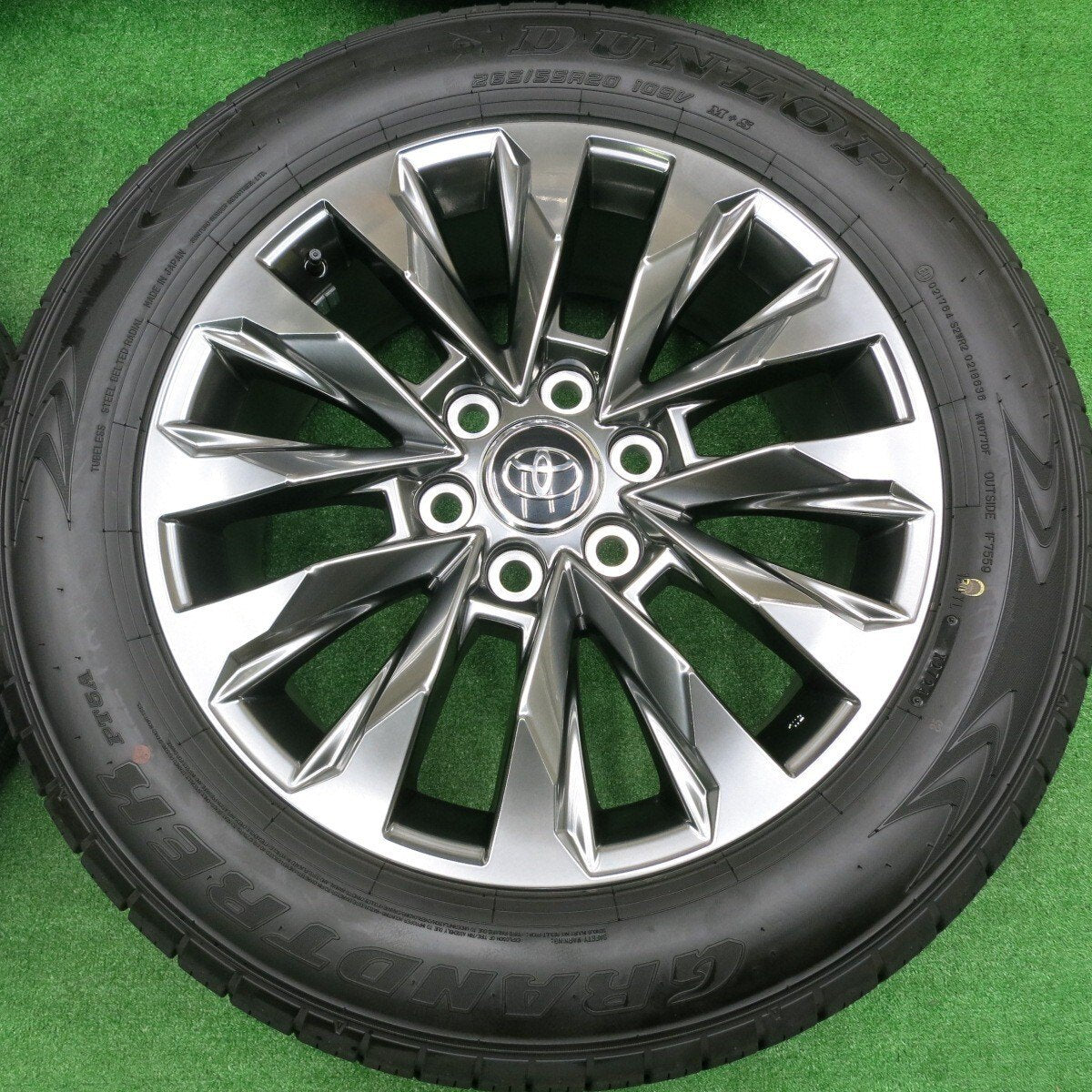 新車外し!24年★トヨタ ランクル 300 ZX 純正 265/55R20 ダンロップ グラントレック PT5A 20インチ PCD139.7/6H★4091503HAノ