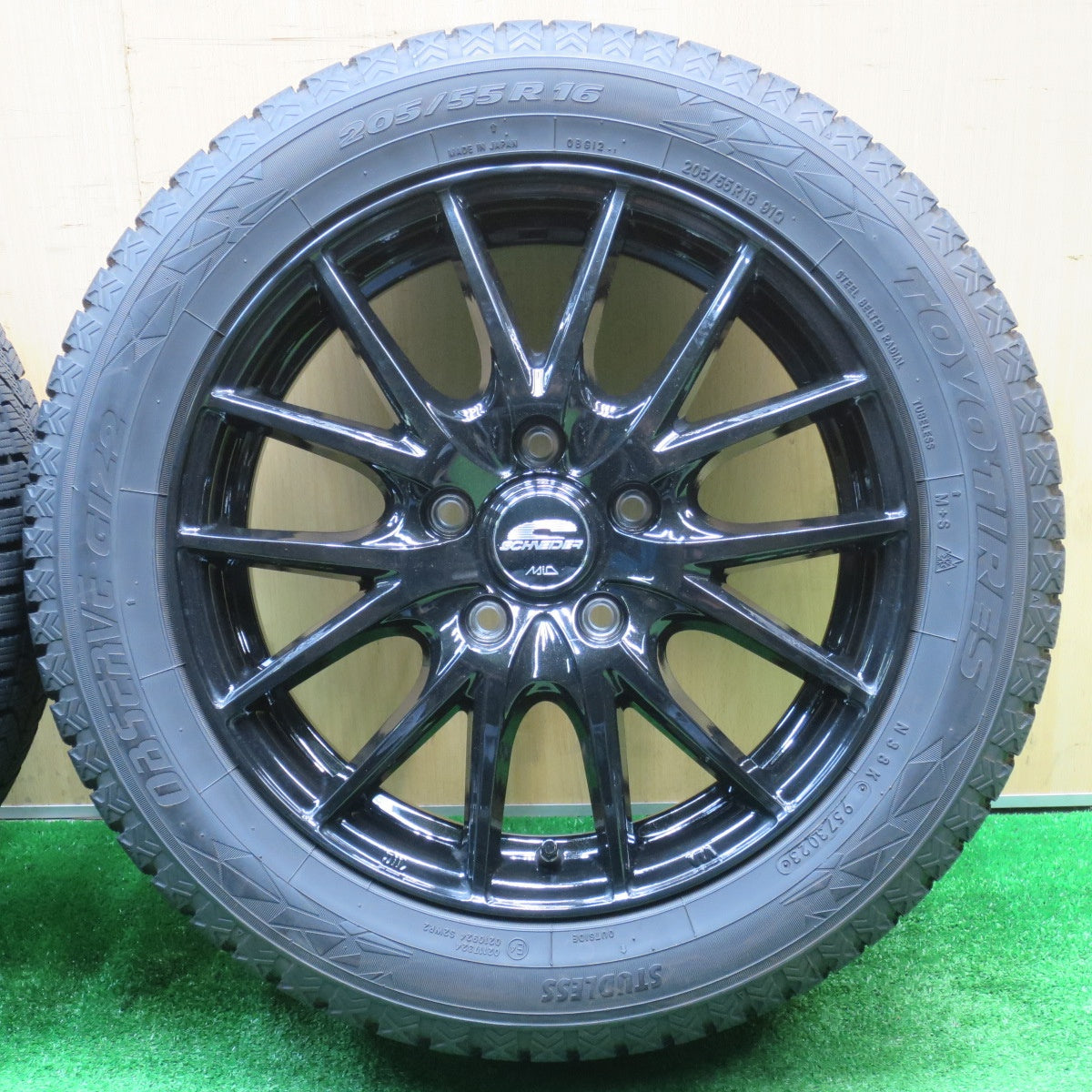 バリ溝!23年!キレイ!9分★スタッドレス 205/55R16 トーヨー オブザーブ GIZ2 SCHNEIDER MiD シュナイダー 16インチ PCD114.3/5H★5102201NJス